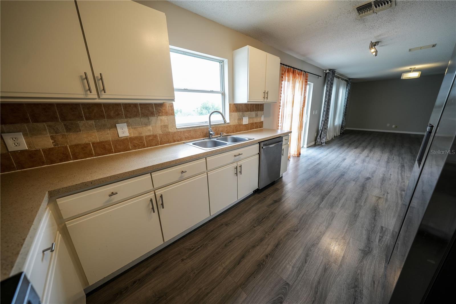 Image 3 of 23 For 1942 Knollcrest Drive