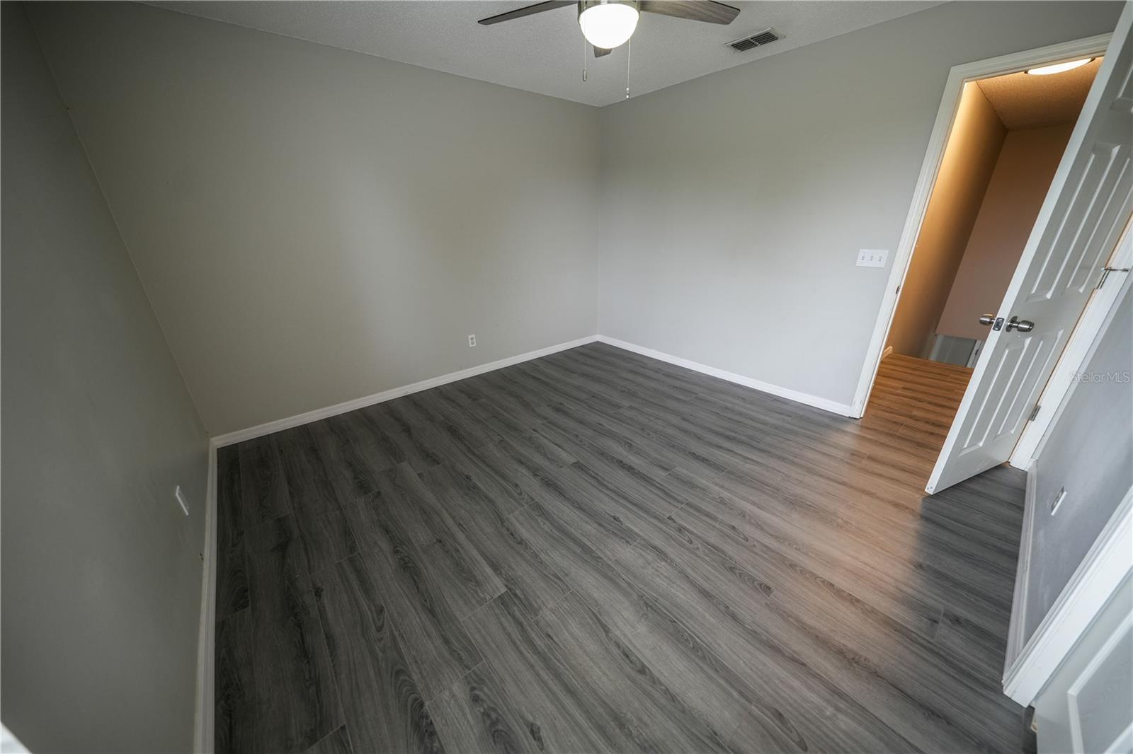 Image 6 of 23 For 1942 Knollcrest Drive