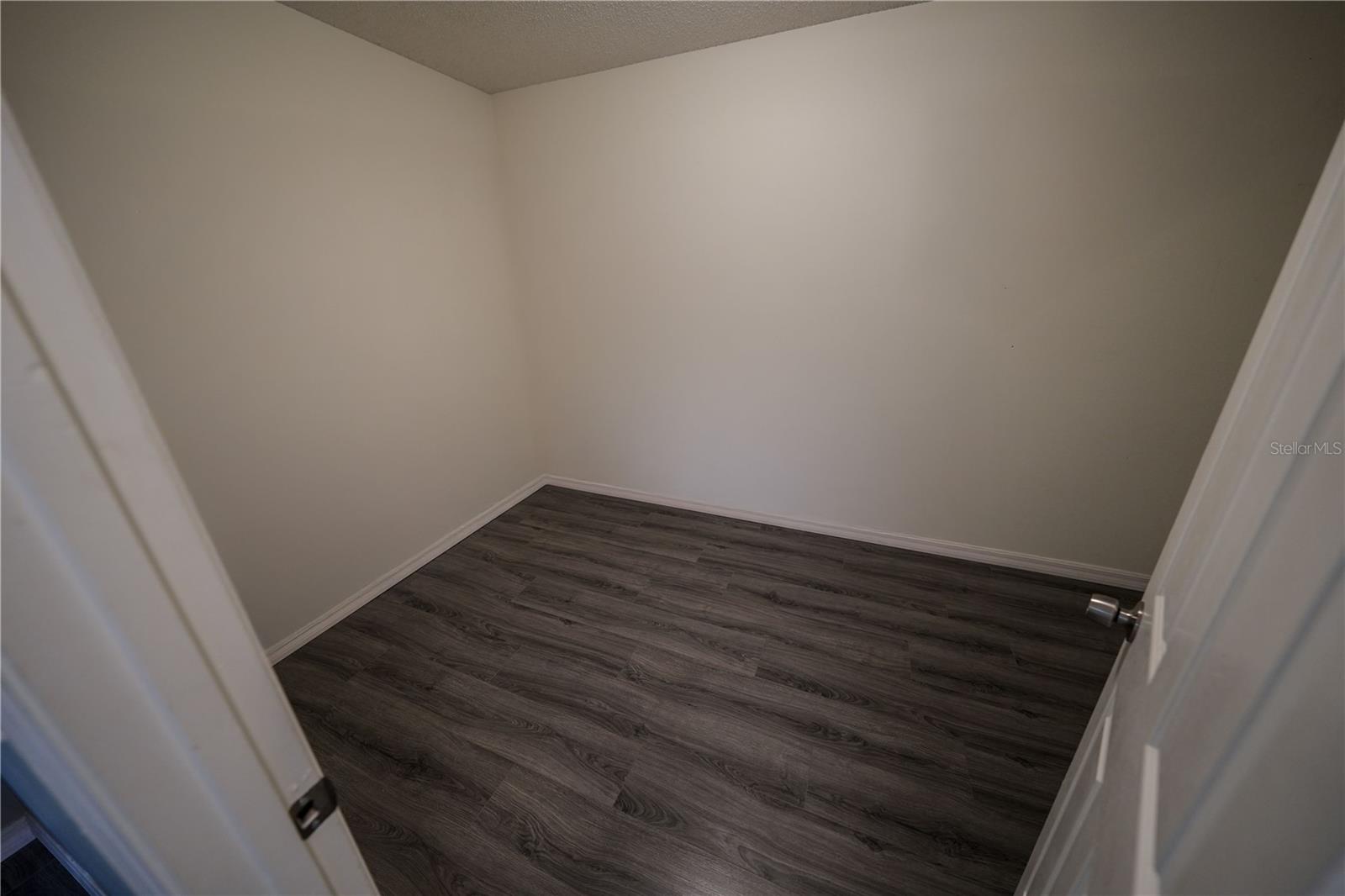 Image 7 of 23 For 1942 Knollcrest Drive