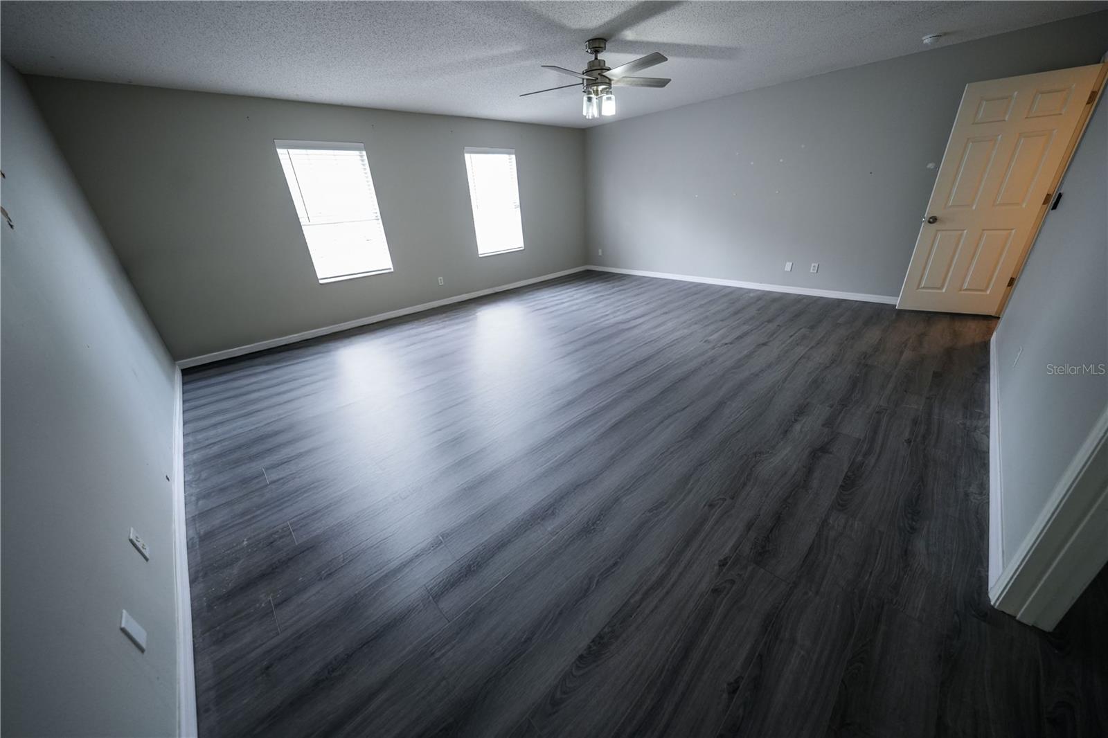 Image 8 of 23 For 1942 Knollcrest Drive