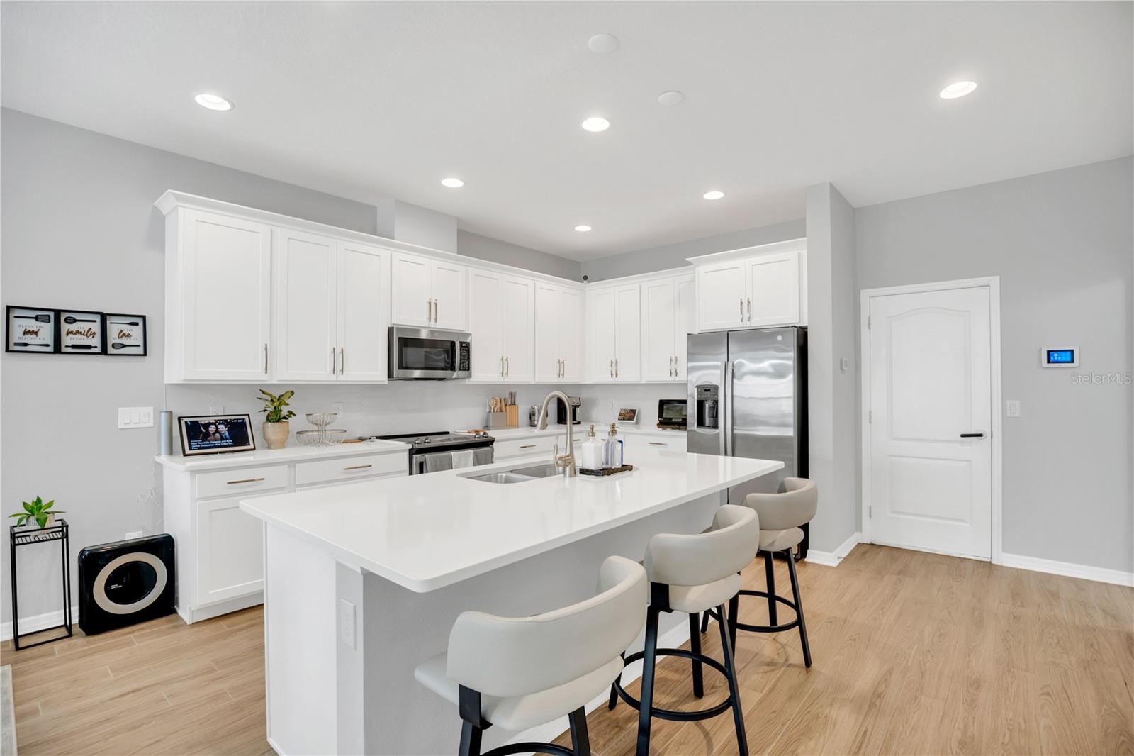 Image 11 of 33 For 635 Cheval Lane