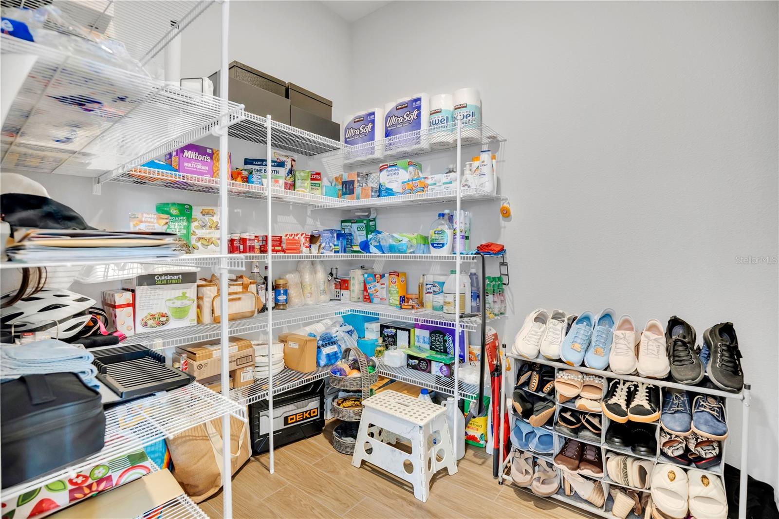 Image 12 of 33 For 635 Cheval Lane