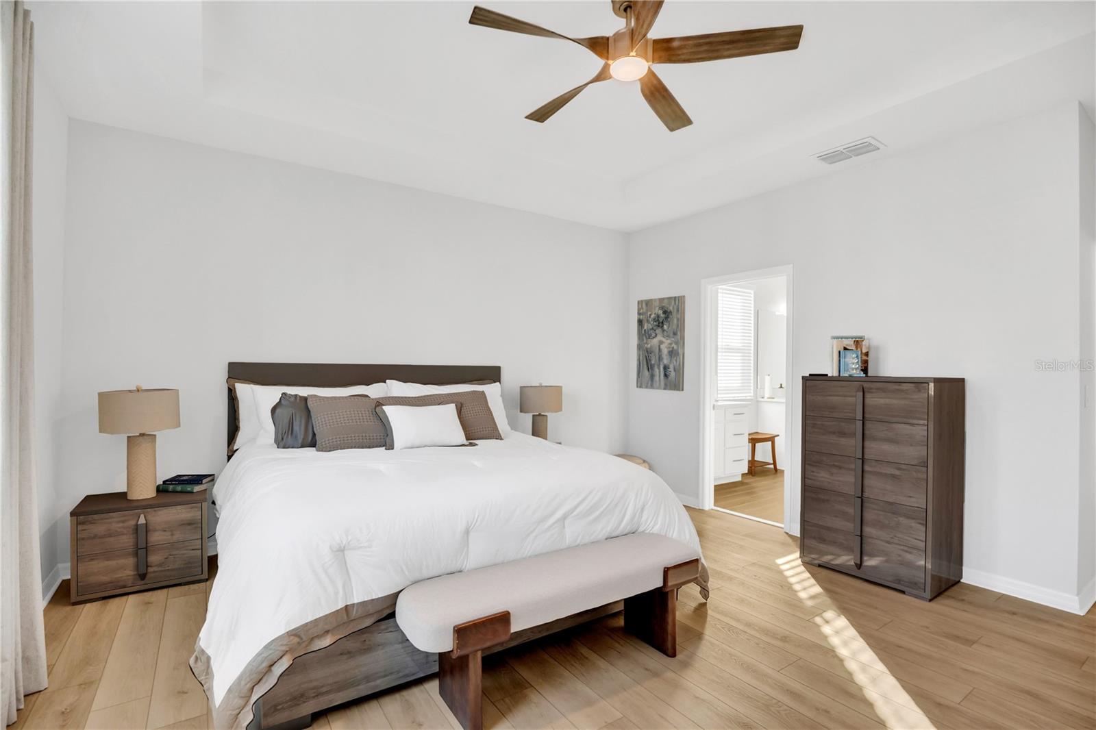 Image 15 of 33 For 635 Cheval Lane