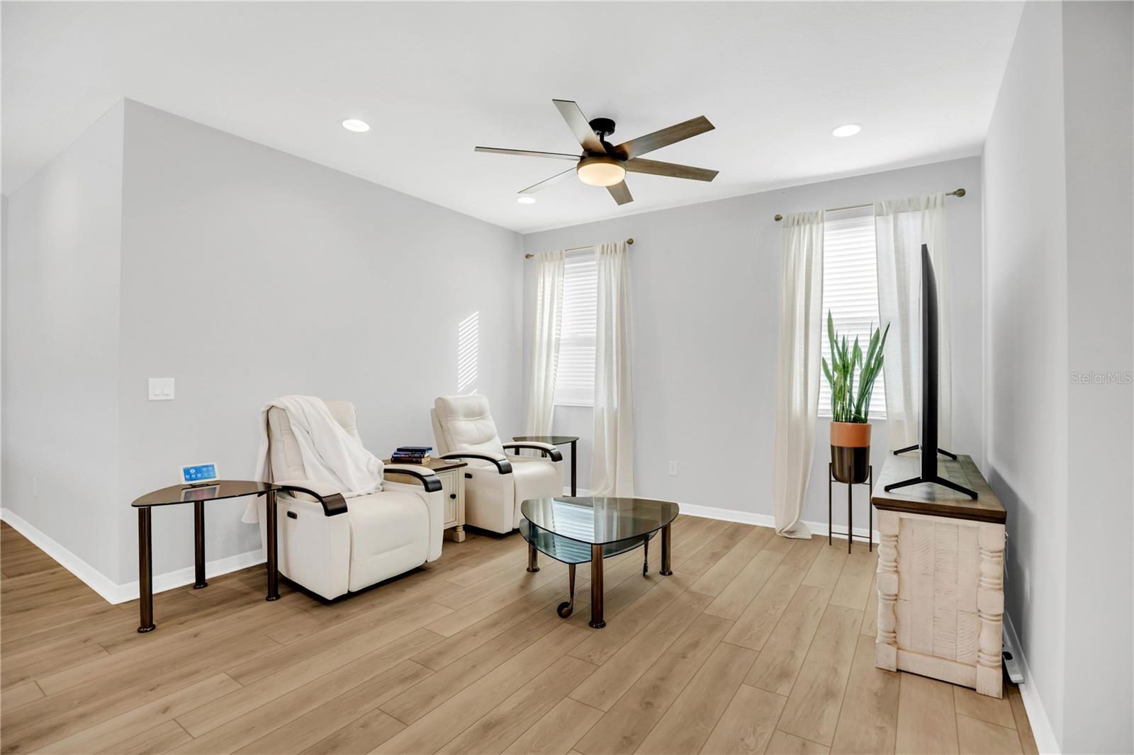 Image 19 of 33 For 635 Cheval Lane