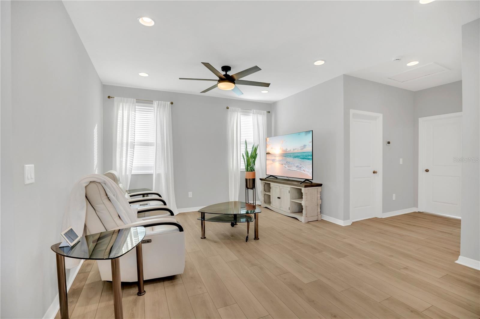 Image 20 of 33 For 635 Cheval Lane