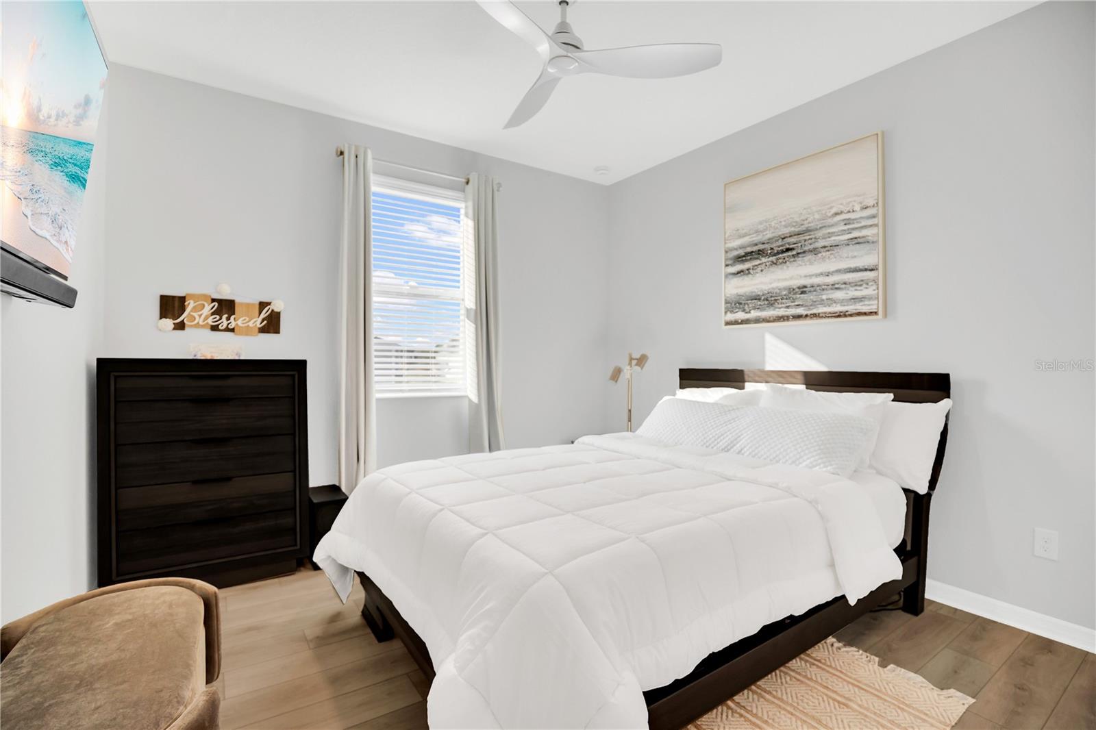 Image 23 of 33 For 635 Cheval Lane