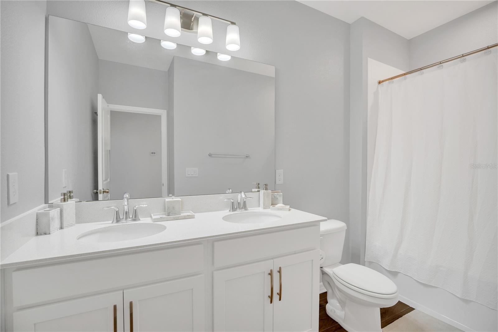 Image 24 of 33 For 635 Cheval Lane