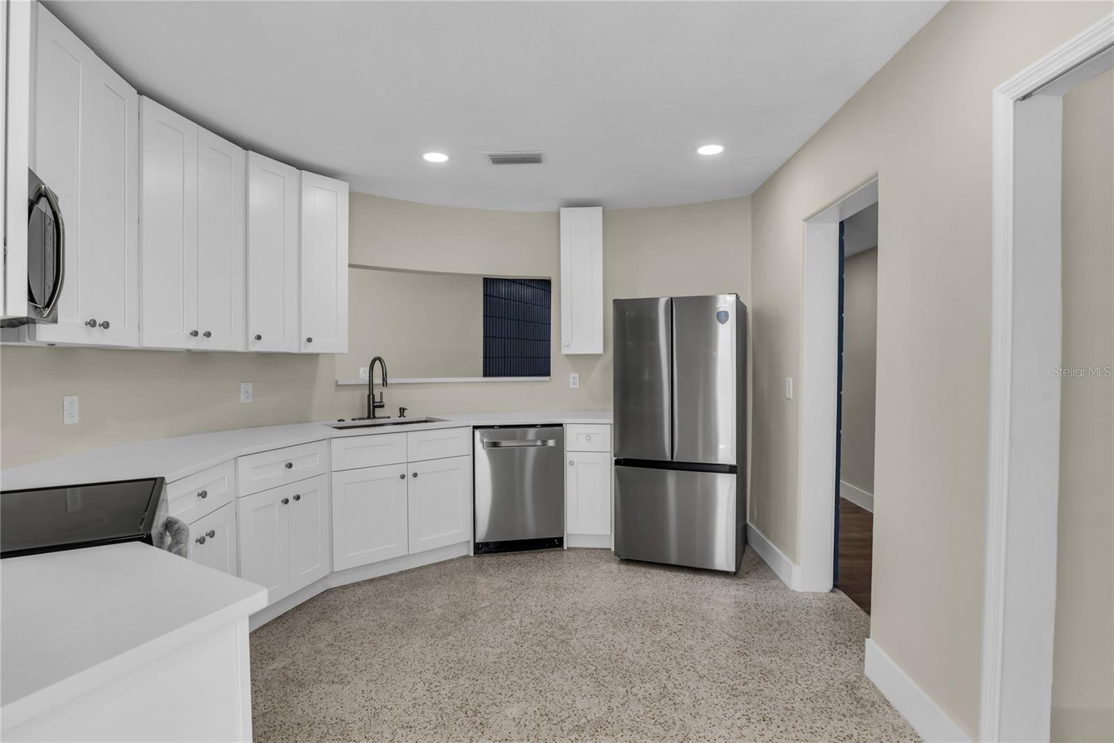 Image 10 of 29 For 1311 Silverstone Avenue