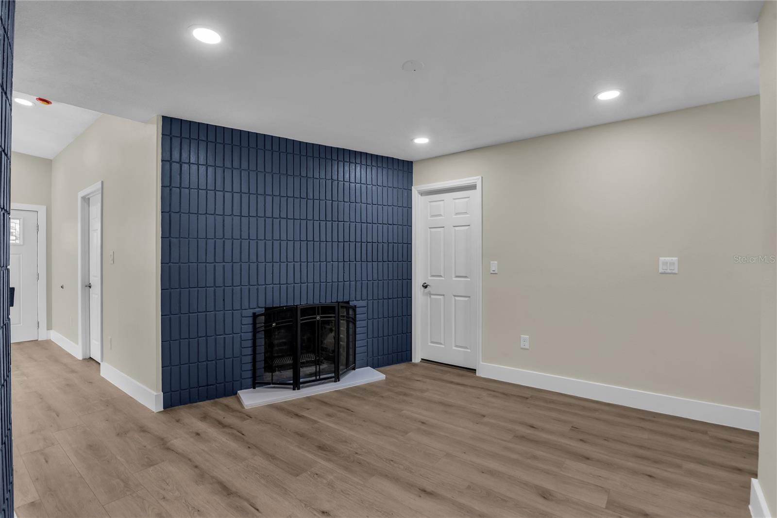 Image 11 of 29 For 1311 Silverstone Avenue