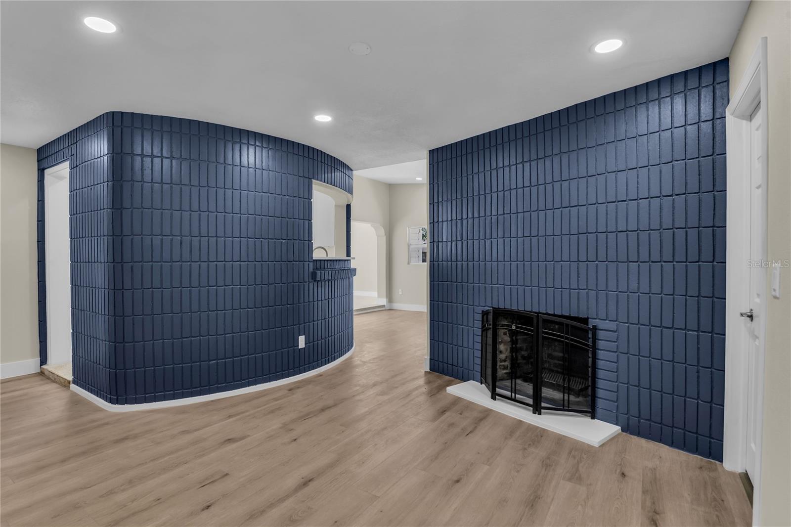 Image 12 of 29 For 1311 Silverstone Avenue