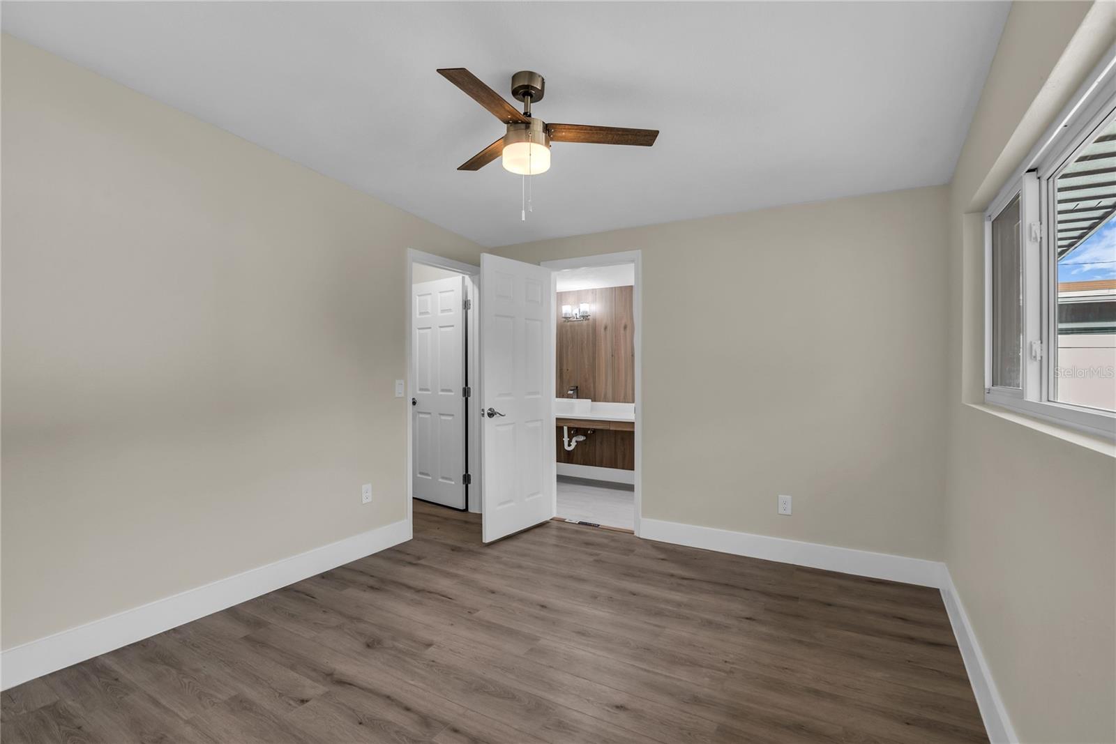 Image 14 of 29 For 1311 Silverstone Avenue