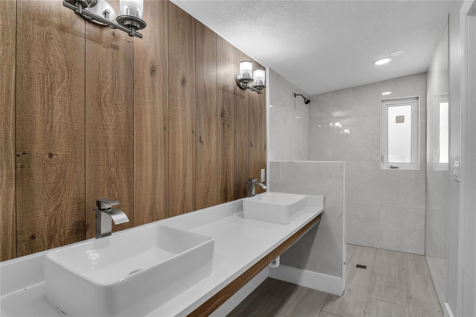 Image 16 of 29 For 1311 Silverstone Avenue