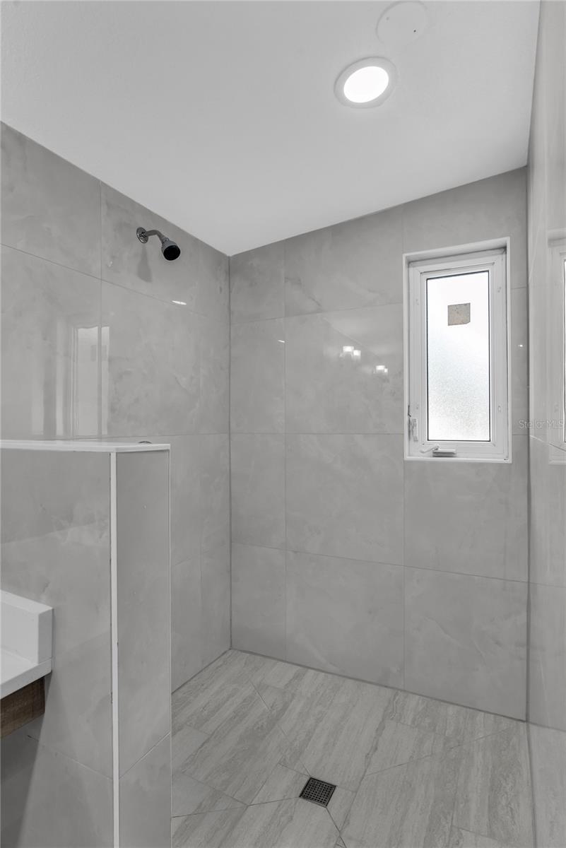 Image 17 of 29 For 1311 Silverstone Avenue