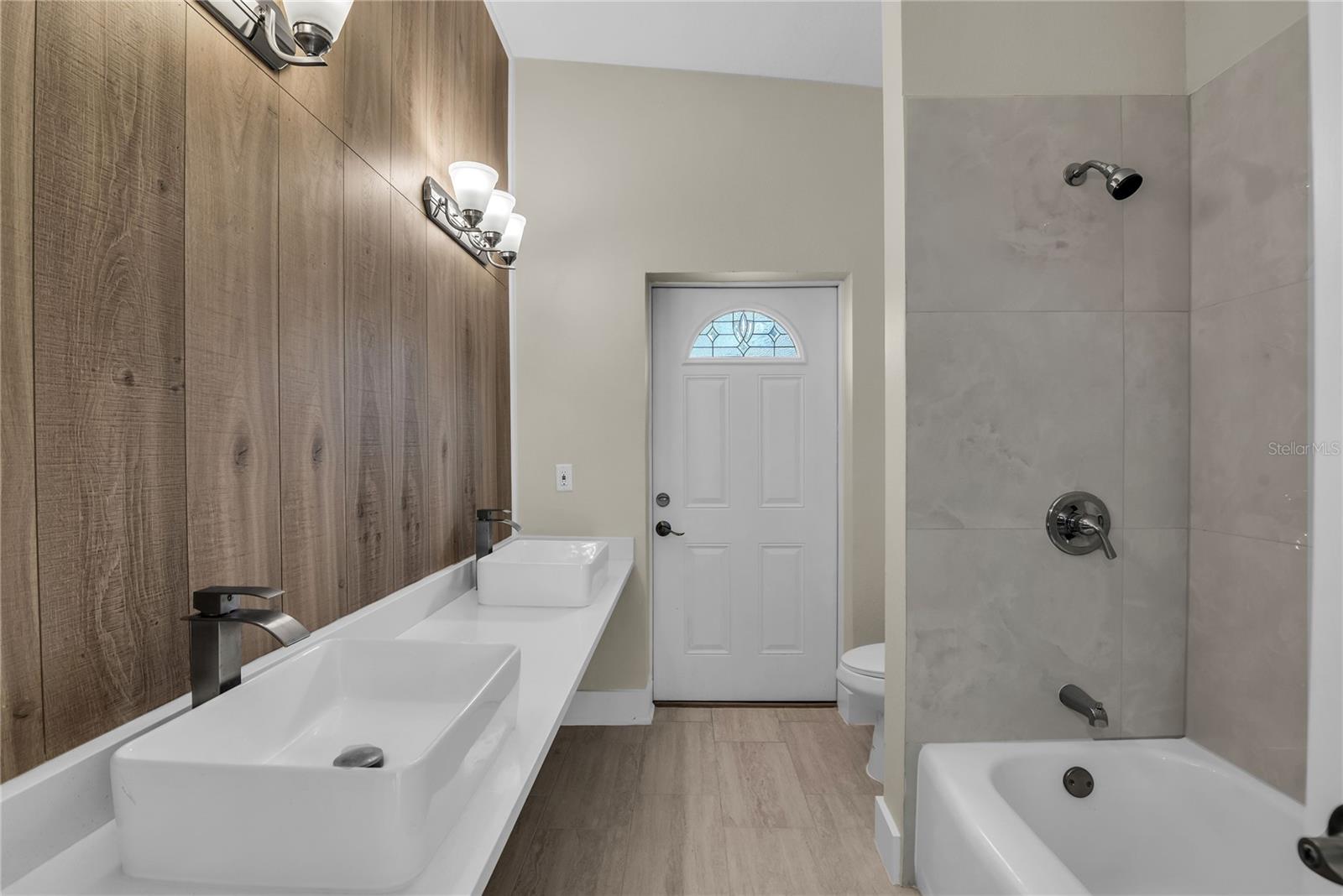 Image 20 of 29 For 1311 Silverstone Avenue