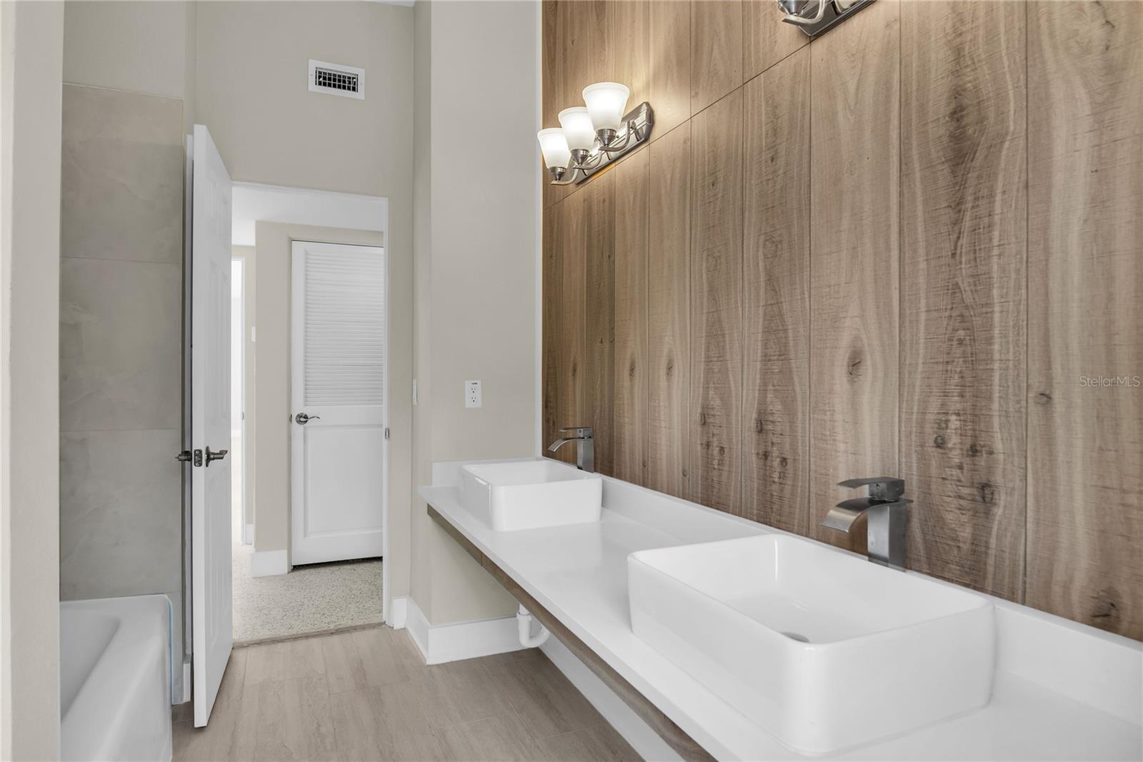 Image 21 of 29 For 1311 Silverstone Avenue