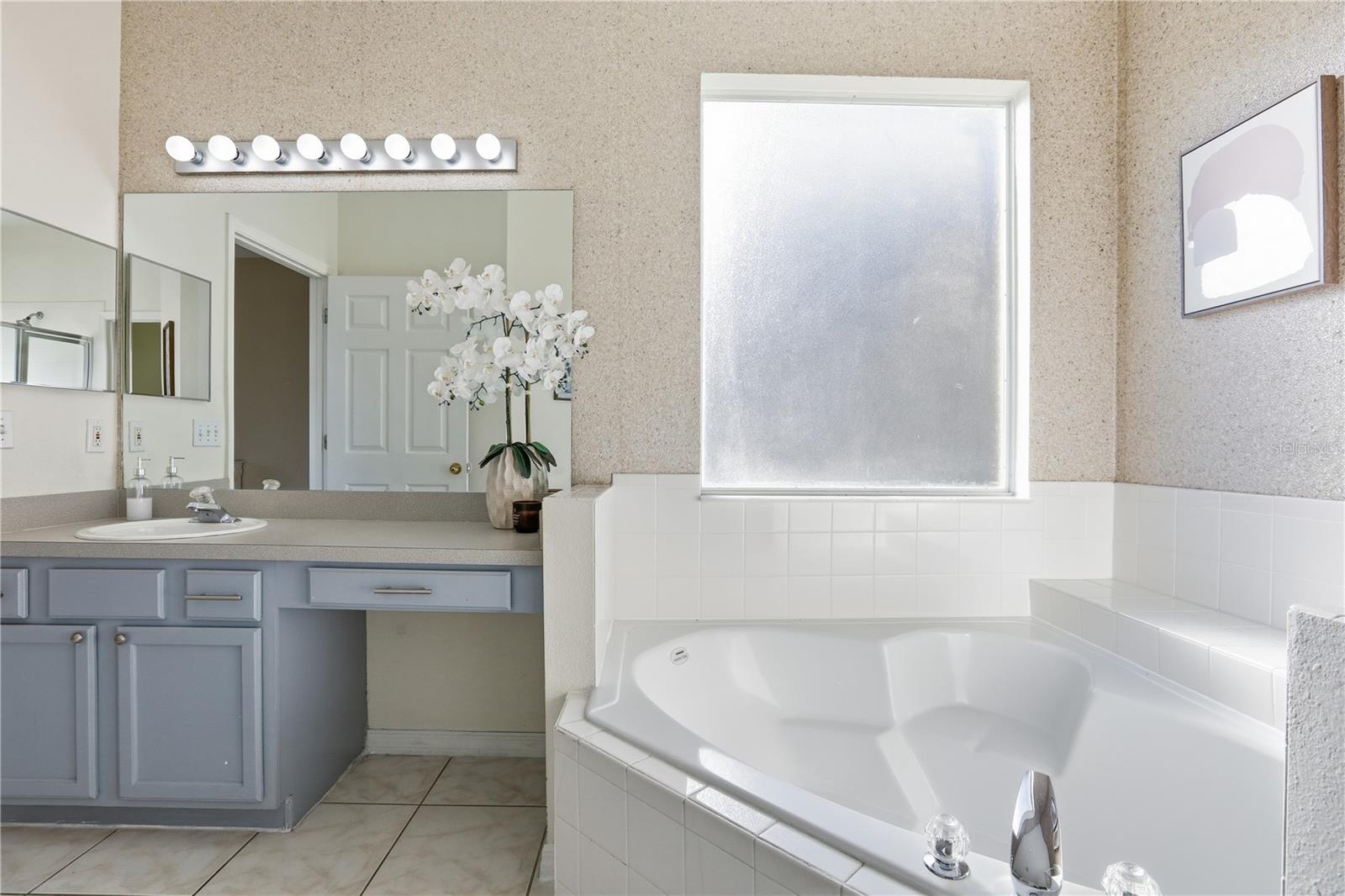 Image 25 of 49 For 8490 Oasis Key Cove