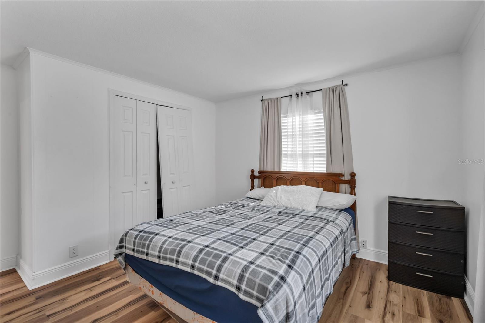 Image 18 of 41 For 373 Eron Way 47