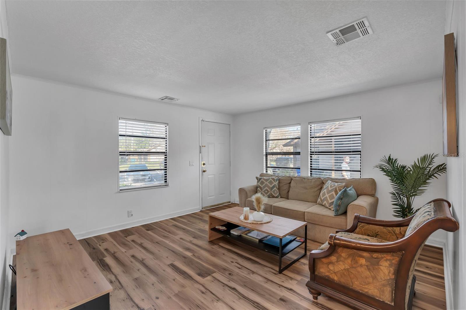 Image 23 of 41 For 373 Eron Way 47