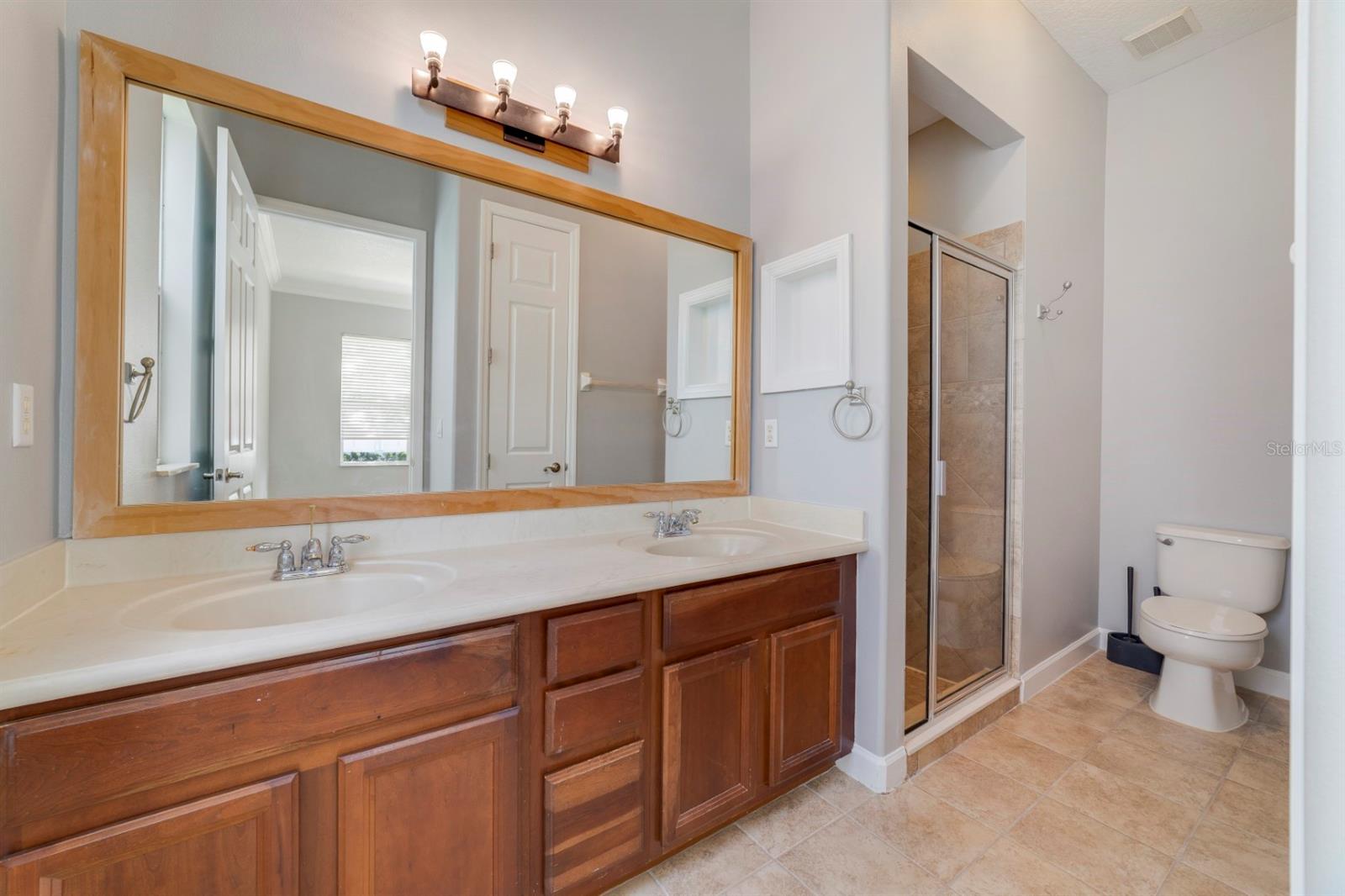 Image 5 of 35 For 1426 Fairview Circle