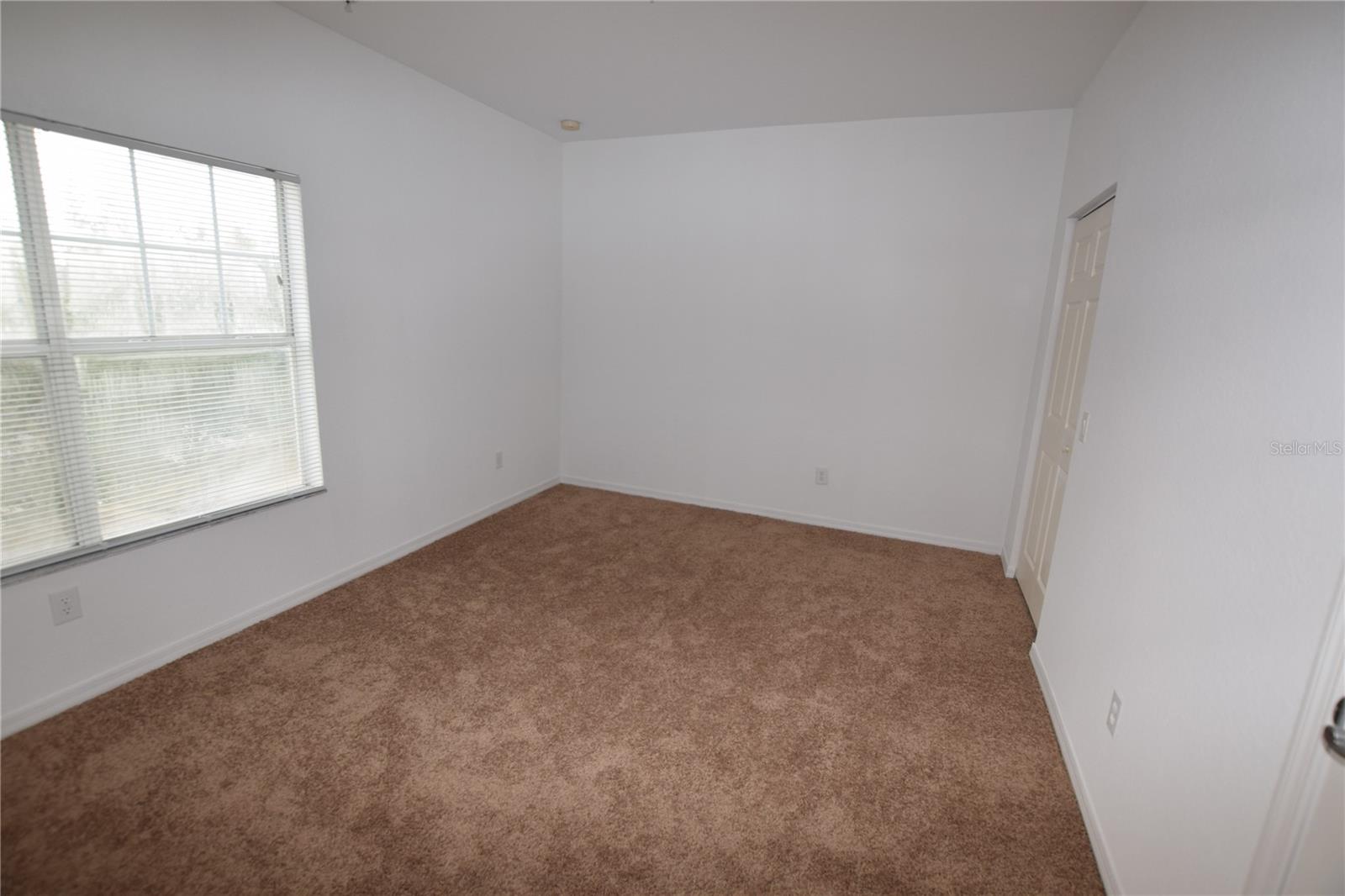 Image 10 of 14 For 2604 Grand Central Parkway 2