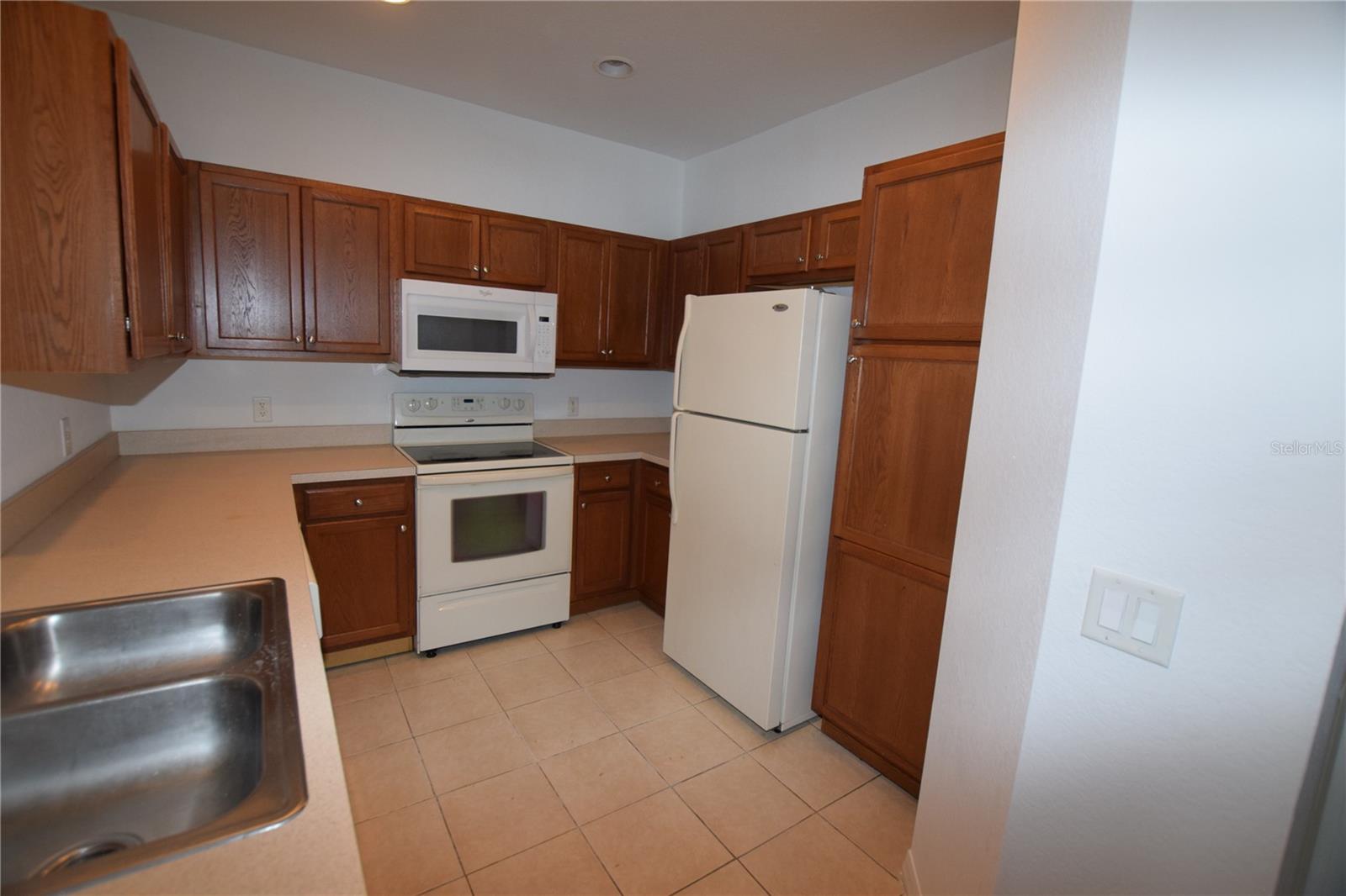 Image 4 of 14 For 2604 Grand Central Parkway 2