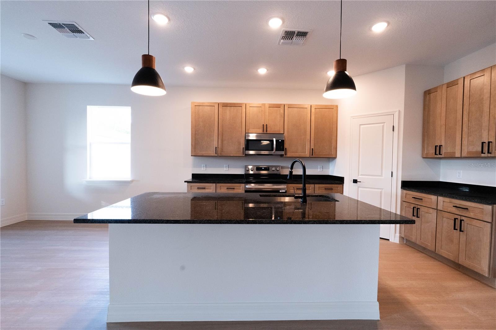 Image 10 of 53 For 911 New Hampshire Avenue