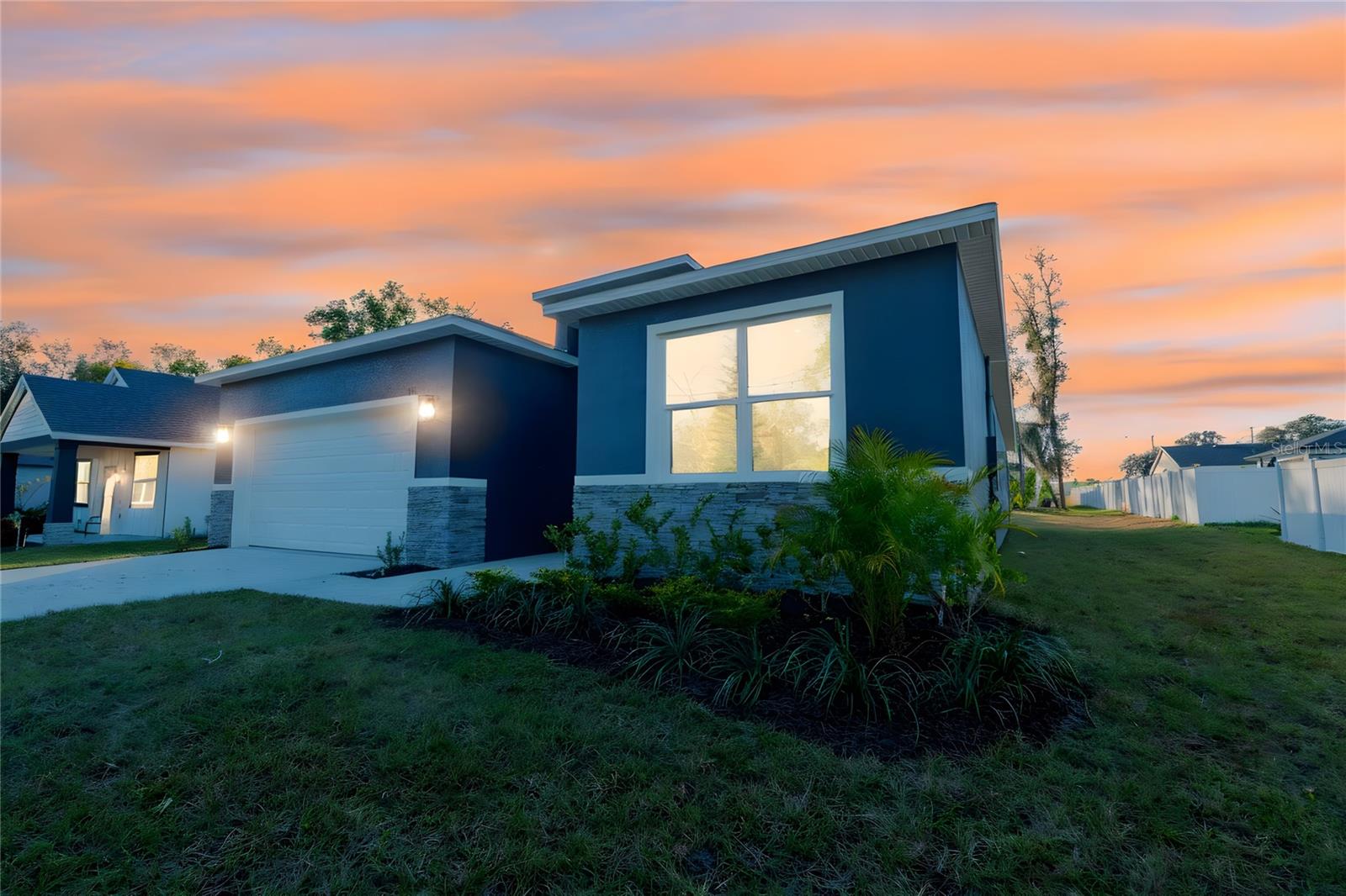 Image 4 of 53 For 911 New Hampshire Avenue