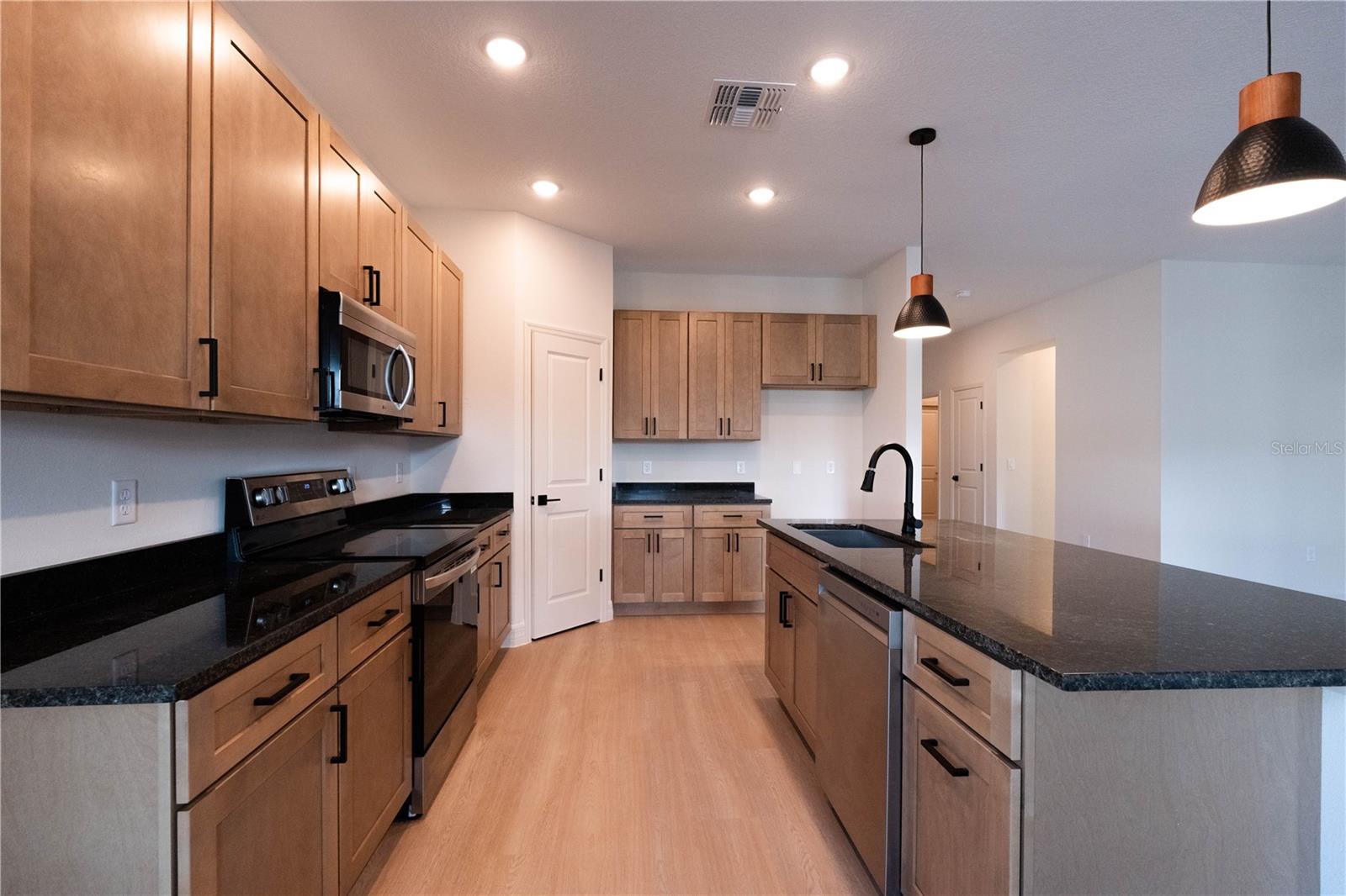 Image 5 of 53 For 911 New Hampshire Avenue