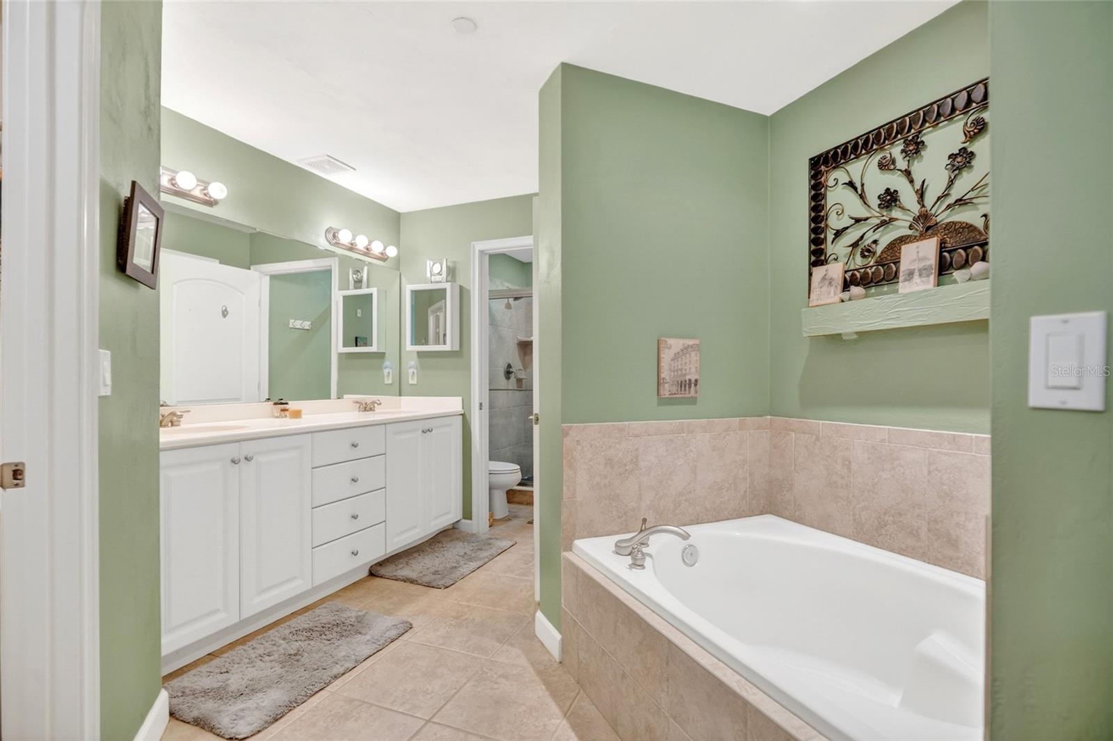 Image 14 of 25 For 424 Luna Bella Lane 415