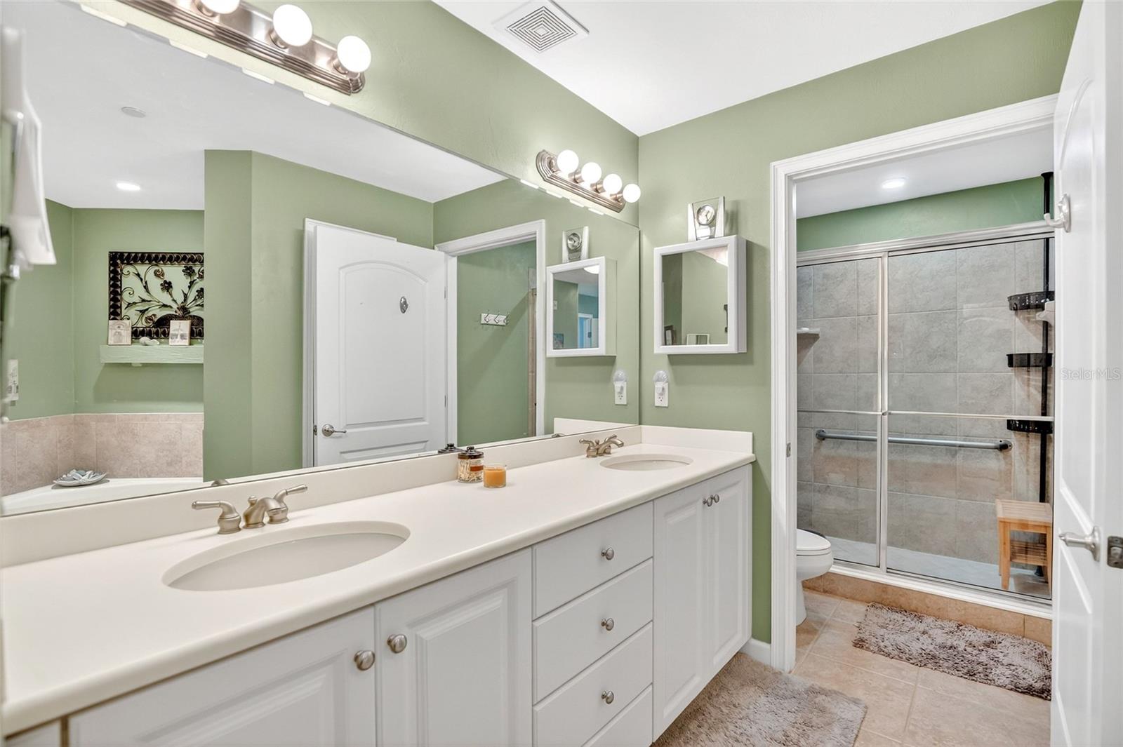 Image 15 of 25 For 424 Luna Bella Lane 415