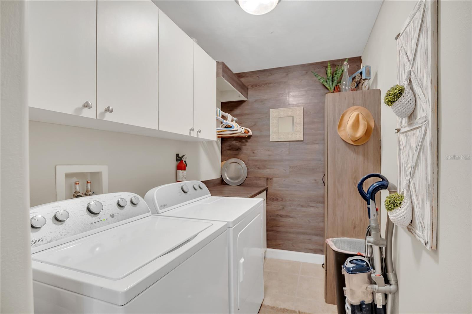 Image 19 of 25 For 424 Luna Bella Lane 415