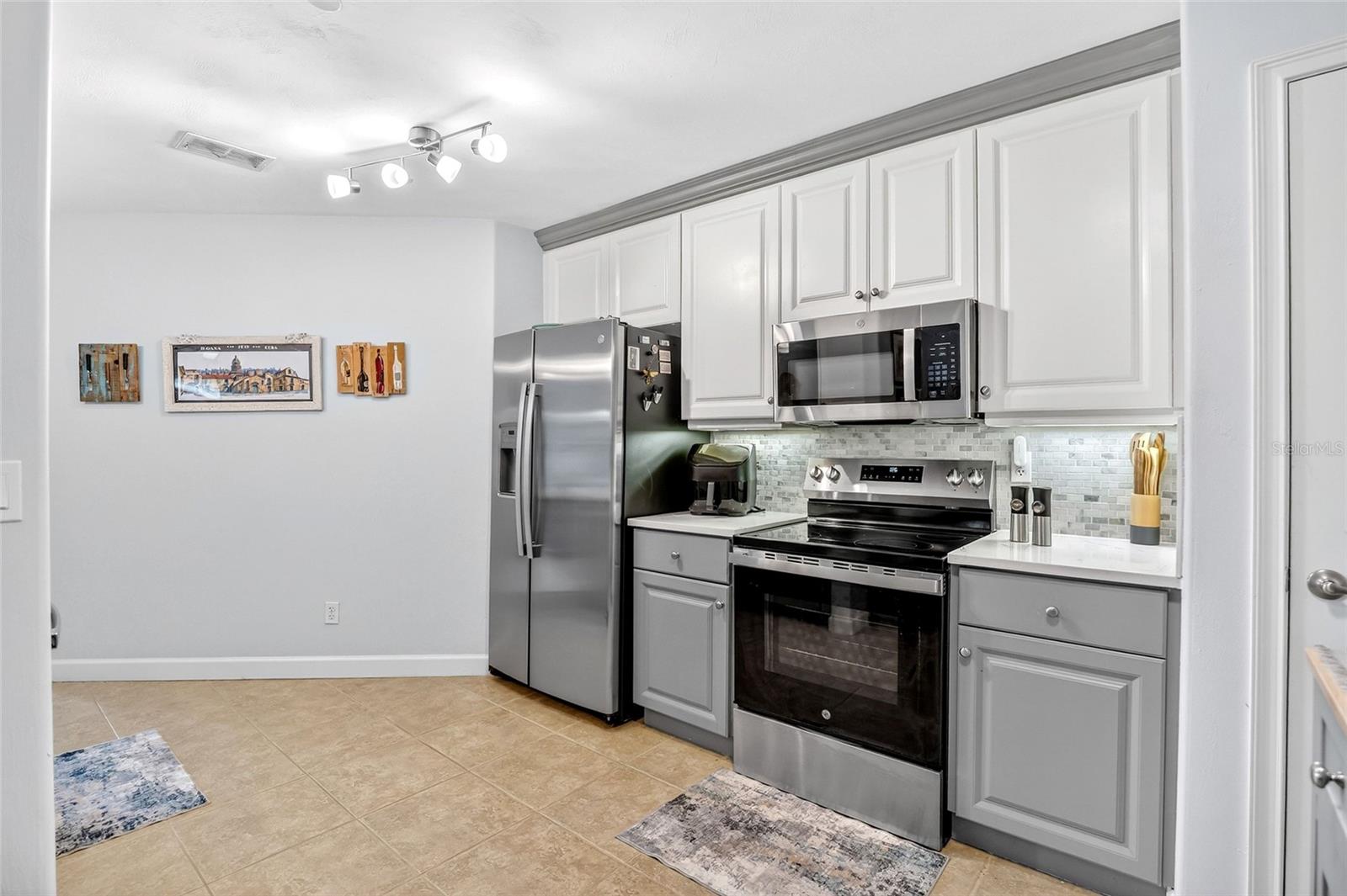 Image 9 of 25 For 424 Luna Bella Lane 415