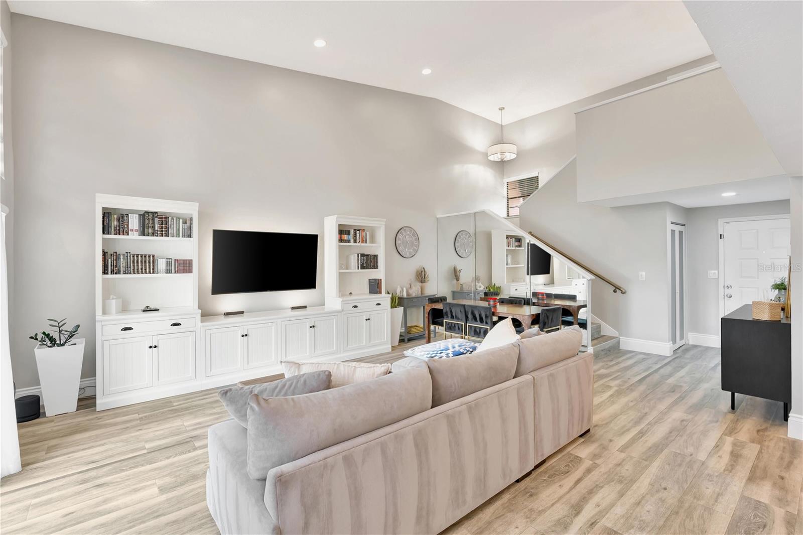 Image 35 of 39 For 6630 Villa Sonrisa Drive 721