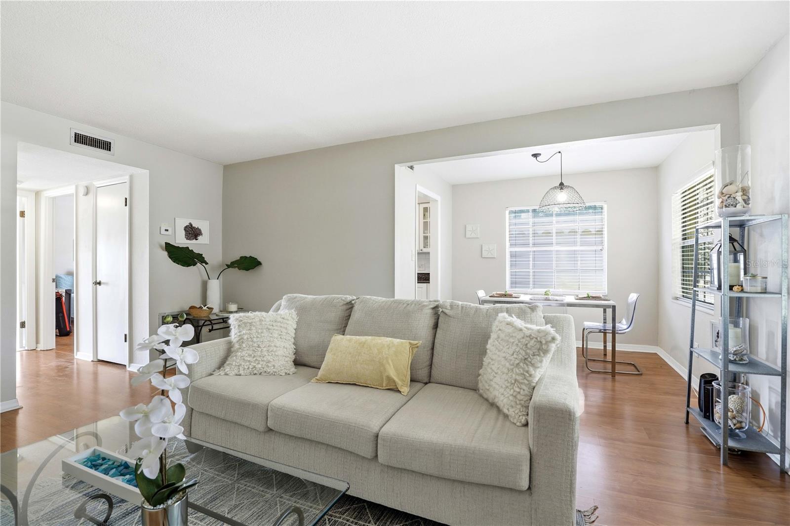 Image 5 of 27 For 1002 Par Street 16