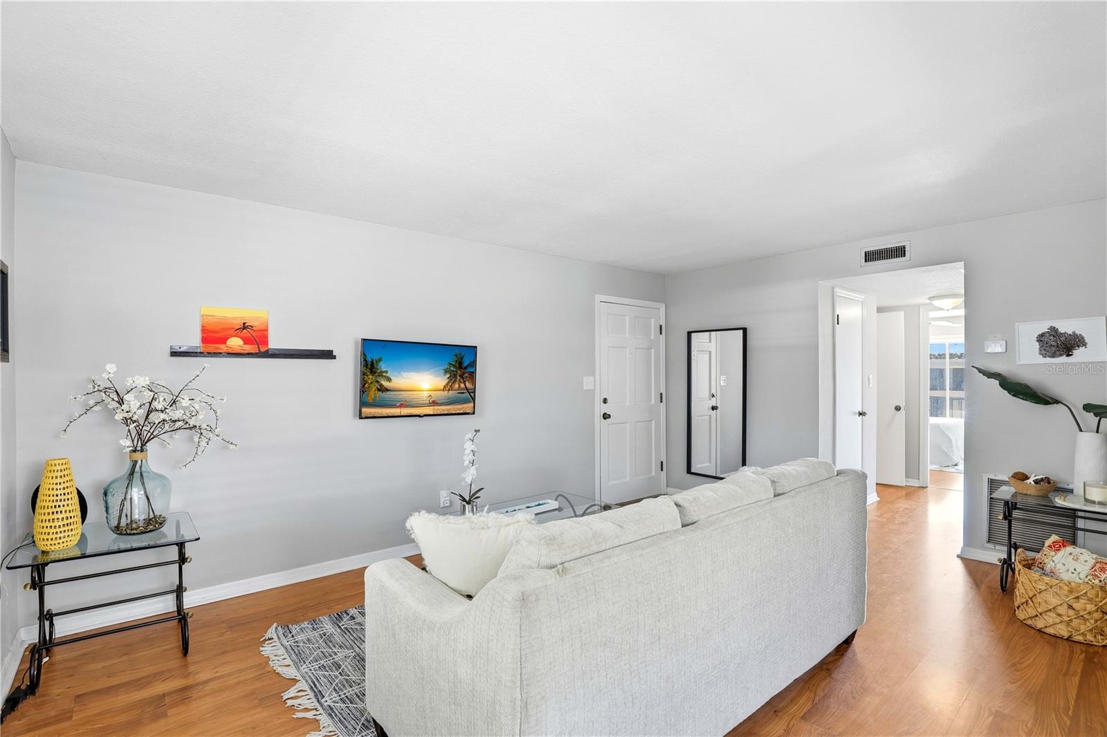 Image 8 of 27 For 1002 Par Street 16