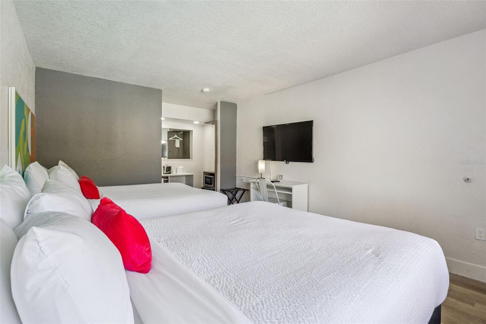 Image 7 of 37 For 5367 Irlo Bronson Memorial Highway 1-210