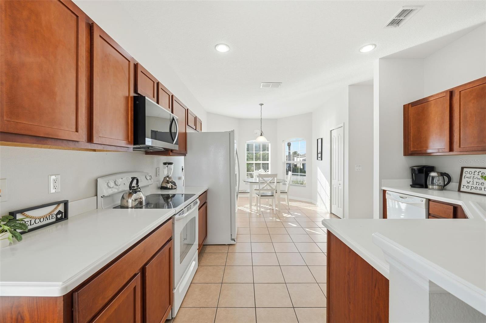 Image 11 of 60 For 872 Sussex Drive