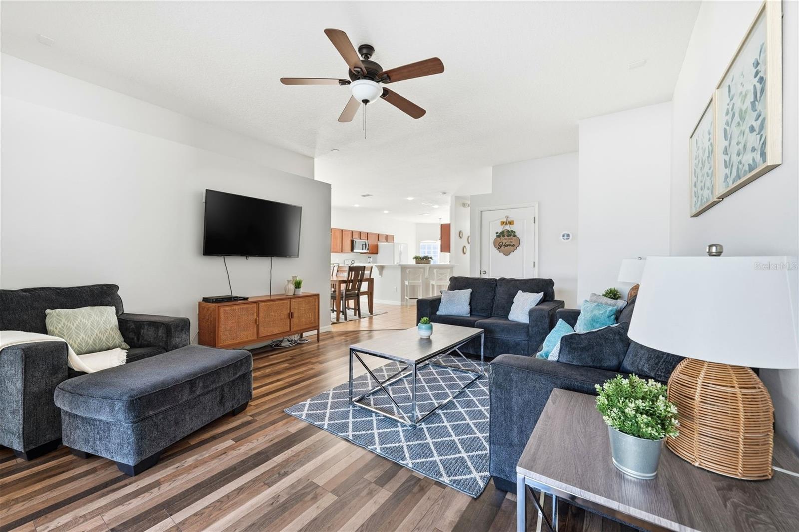 Image 17 of 60 For 872 Sussex Drive