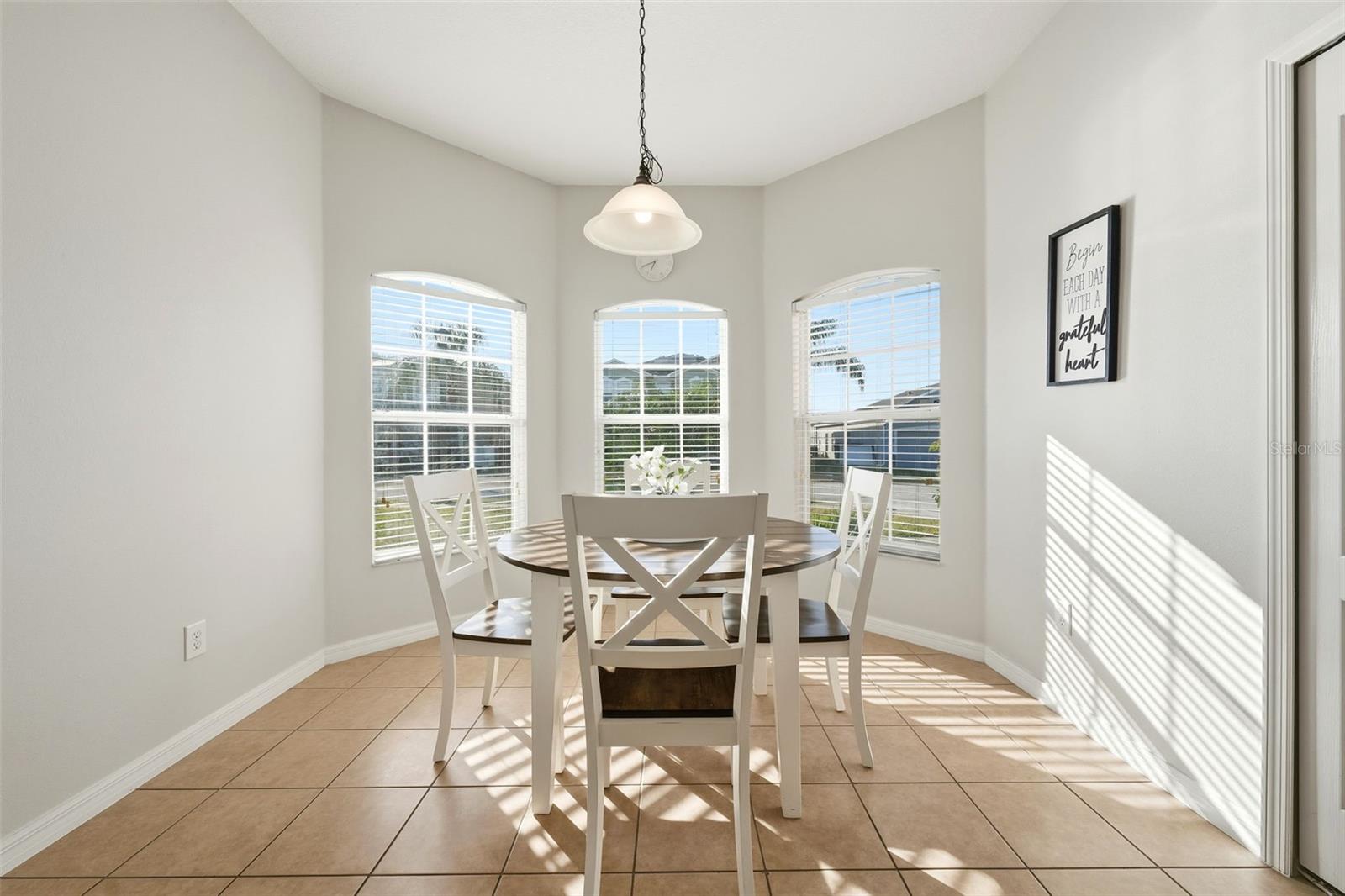 Image 6 of 60 For 872 Sussex Drive