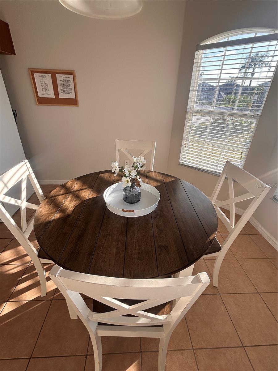 Image 8 of 60 For 872 Sussex Drive