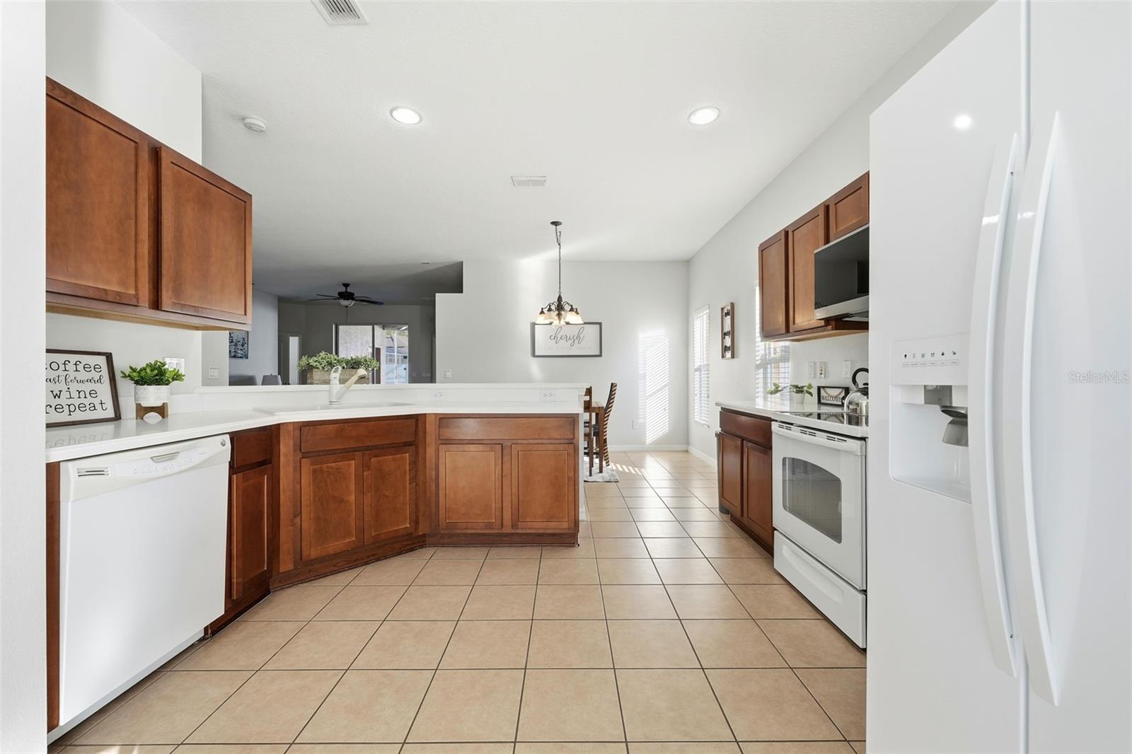 Image 9 of 60 For 872 Sussex Drive