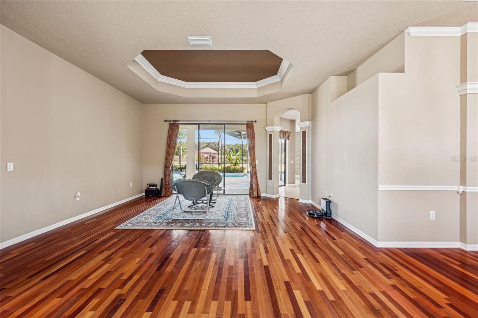 Listing photo id 11 for 14308 Willow Run