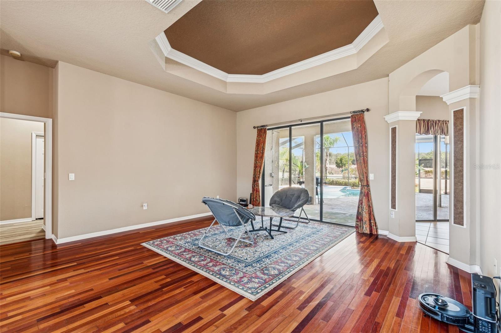 Listing photo id 12 for 14308 Willow Run