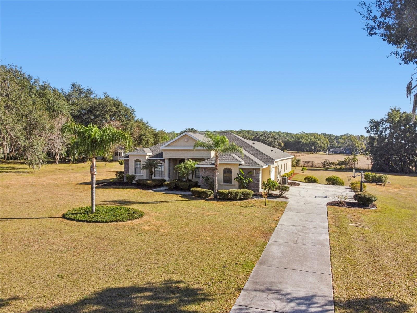 Listing photo id 0 for 14308 Willow Run