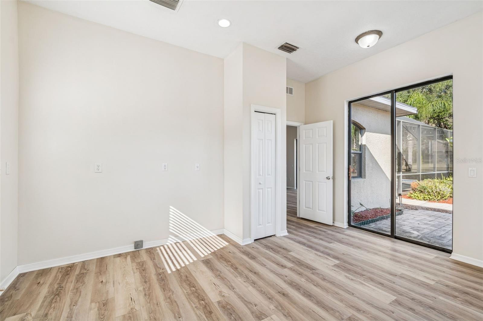 Listing photo id 18 for 14308 Willow Run