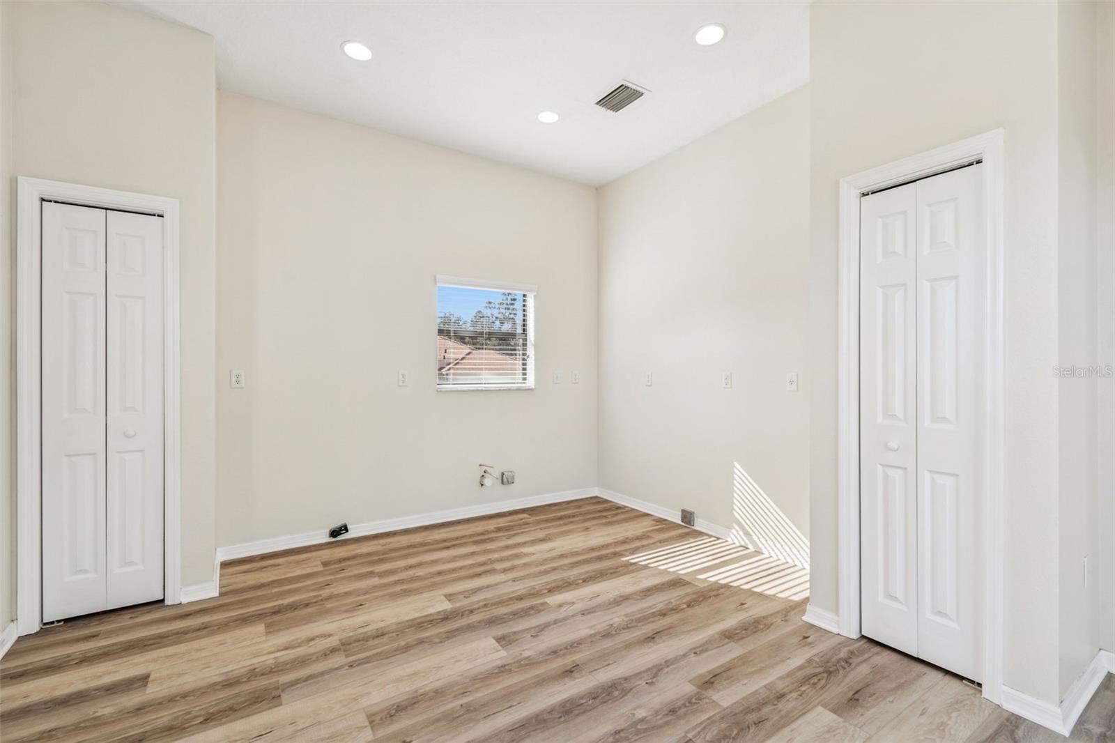 Listing photo id 19 for 14308 Willow Run