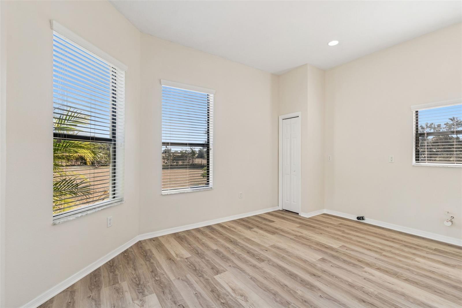 Listing photo id 20 for 14308 Willow Run