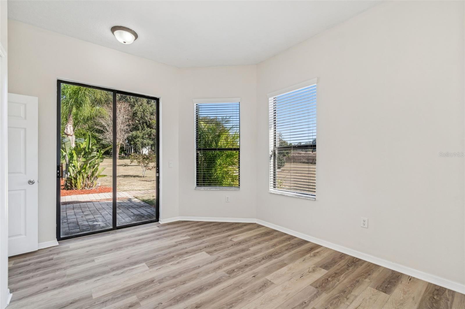 Listing photo id 22 for 14308 Willow Run