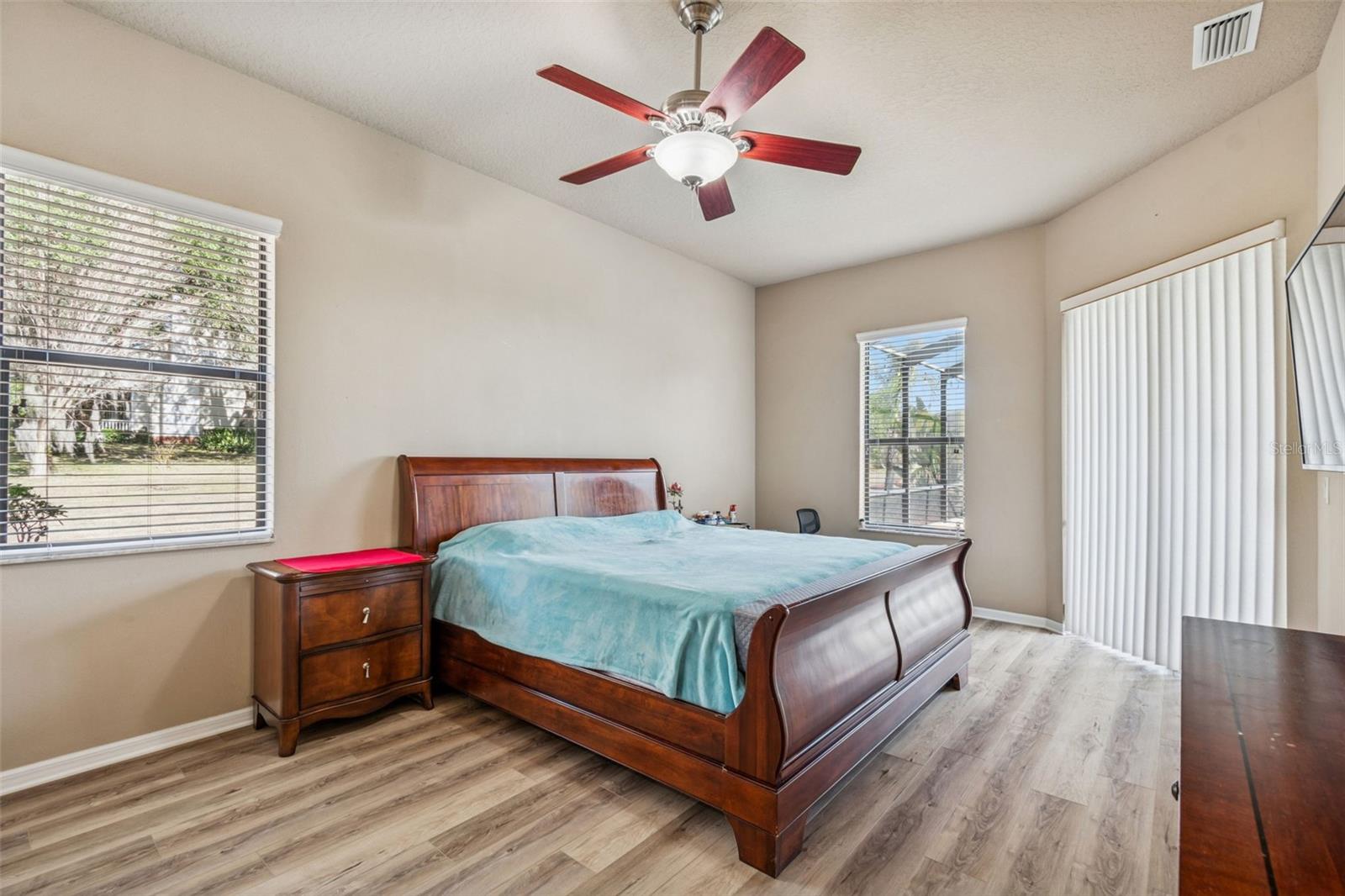 Listing photo id 23 for 14308 Willow Run