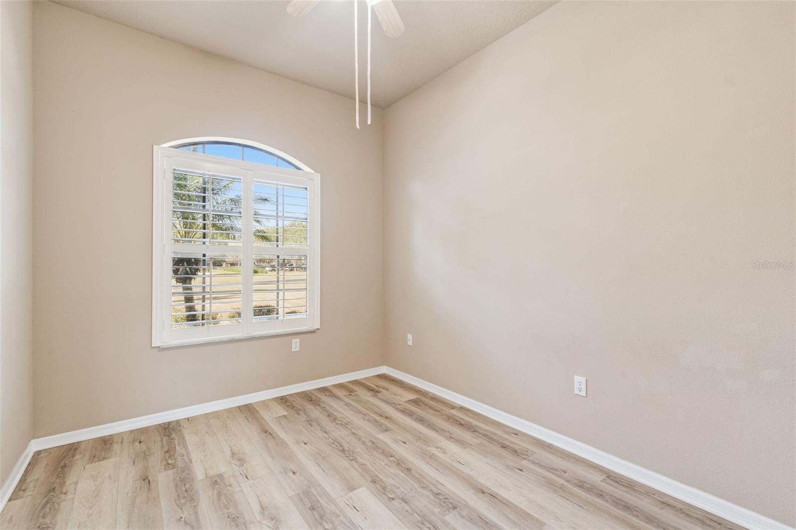 Listing photo id 26 for 14308 Willow Run